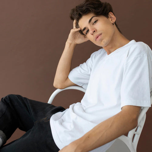 Why Gen Z Loves Oversized Tees ? (And You Should Too)